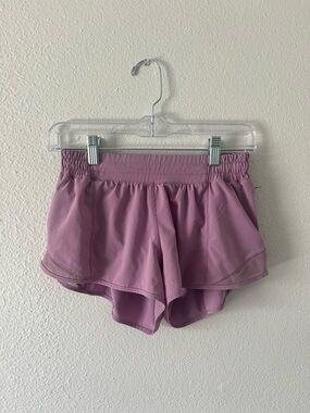 Lululemon Hotty Hot Short 2.5” Low rise Size 6